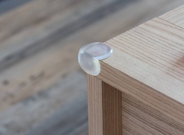 Köşedeki koruma, köşedeki yumuşak silikon pedler, çocuğun yaralanmasını önlüyor, çocuğun kafasını çarpmasını engelliyor.