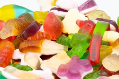 Çeşit çeşit jöleli şekerlemeler, karışık renkli şekerler.