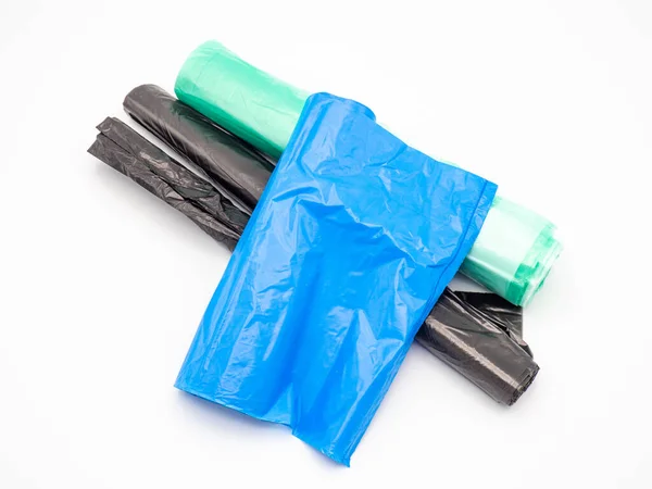 Пластиковые Пакеты Свернутые Вверх Синий Зеленый Черный Белый Фон — стоковое фото