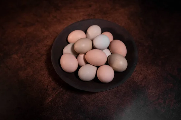 Eier Auf Einem Vintage Tisch — Stockfoto