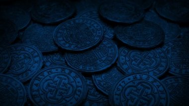 Karanlıktaki Altın Para Yığını Geçiyor