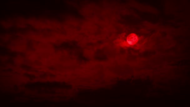 Блискавка Вдаряє Страшне Червоне Небо Повним Місяцем — стокове відео
