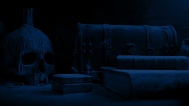 Gece Eski Kalede Kurukafa 'lı Tozlu Masa