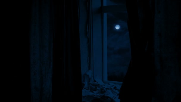 Lune Nuages Travers Fenêtre Vieux Bâtiment Abandonné — Video