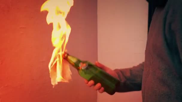 Cocktail Molotov Lit Jogado Zona Guerra — Vídeo de Stock