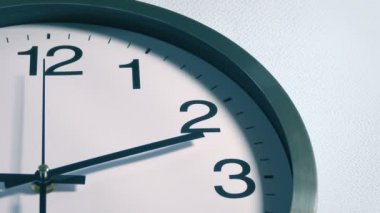 Saat Kolları Hareketli Köşe Çekimi