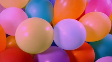 Parti Dönen Atışlarında Balonlar