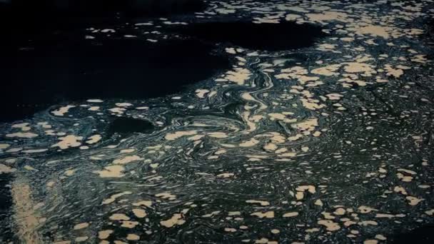 Endüstriyel Kirlilik Nehre Dökülüyor — Stok video