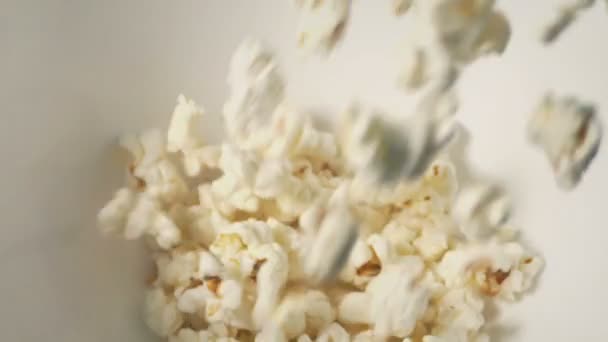 Spuntino Popcorn Versato Nella Ciotola — Video Stock