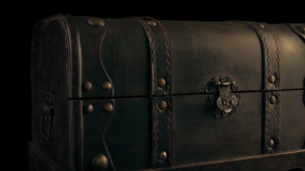 Wooden Chest Old Antique Moving Shot — 图库视频影像