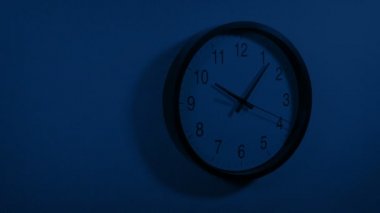 Ofis Saati 10 Gece İzleme Görüntüsü