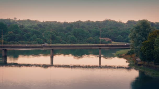Coches Pasan Puente Amanecer — Vídeo de stock