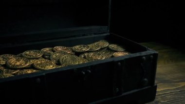 Altın Para Sandığı Geçiyor