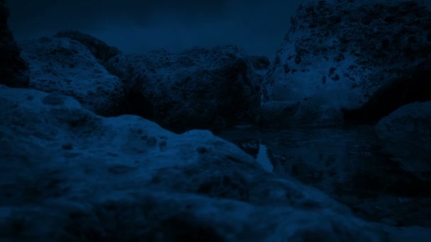 Piscina Roca Noche Junto Mar — Vídeo de stock