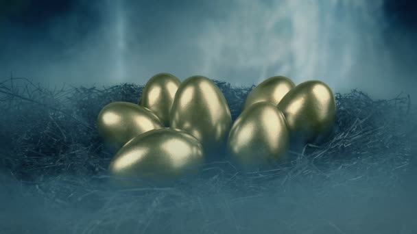 Ovos Dragão Ouro Ninho Caverna Enevoada — Vídeo de Stock