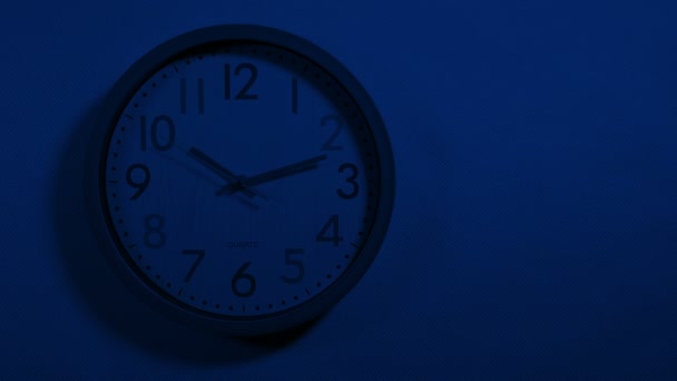 Reloj Pared Dormitorio Por Noche — Vídeos de Stock