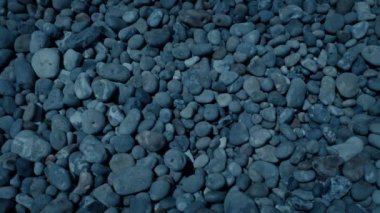 Akşamları Plaj Taşları 'ndan karşıya geçmek