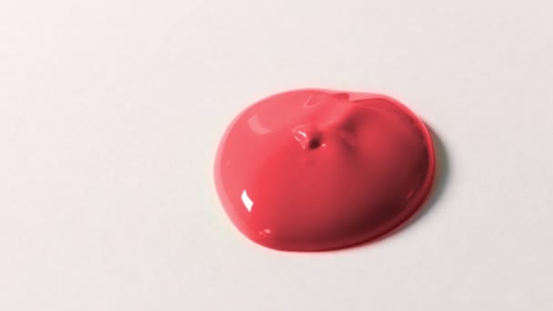 Big Red Blob Tombe Sur Surface Blanche — Video