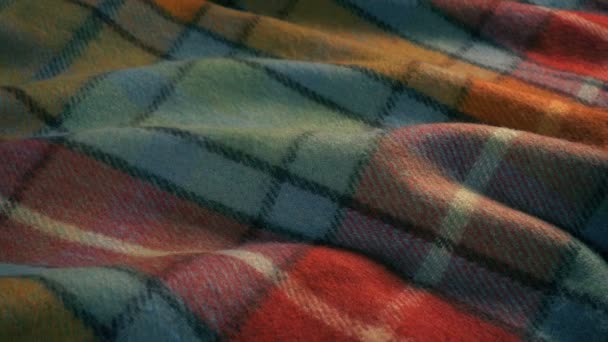 Movendo Sobre Tartan Cobertor Cama — Vídeo de Stock
