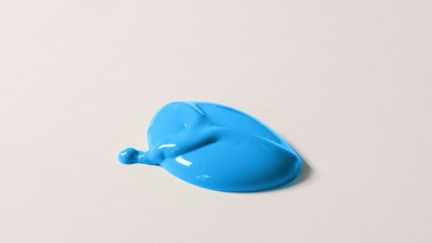 Blob Van Blue Paint Falls Closeup — Stockvideo