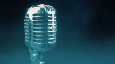 Smoky Atmosferdeki Klasik Radyo Mikrofonu