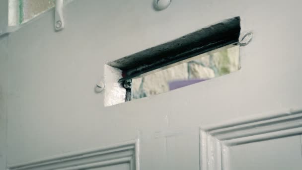 Çerideki Kapıdan Gönderilen Harfler — Stok video