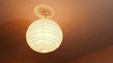 Oda lambası açık ya da kapalı