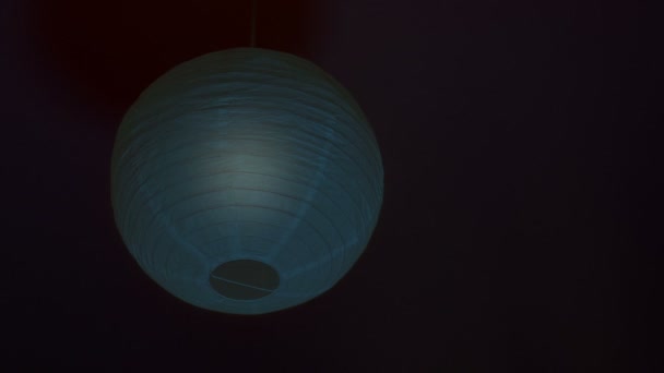 Plafondlamp Met Lampenkap Aan Uit — Stockvideo