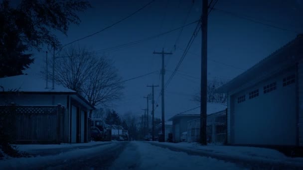 Nevando Estrada Atrás Casas Noite — Vídeo de Stock