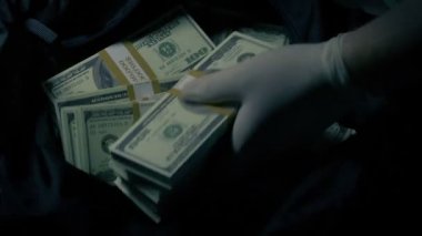 Çantayı Para Yığını Doldurmak ve Alınmak
