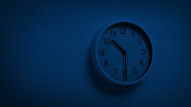 10.30 Gece Duvarı Saati