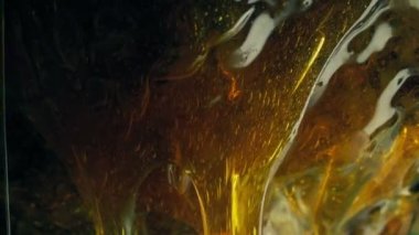 Mutant Yaratıktan Yapışkan Damlalar