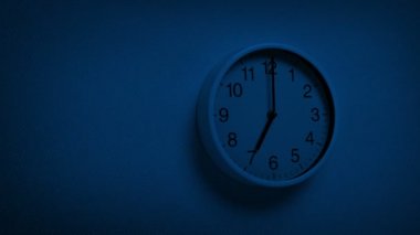Saat 7: 00 Gece Duvarı Saati