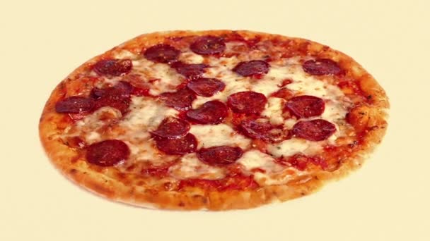 Pizza Cocida Sabrosa Caliente Girando — Vídeos de Stock