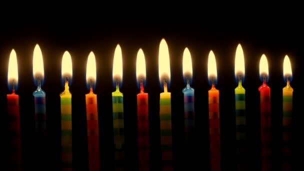 Velas Coloridas Aniversário Miúdo Fileira — Vídeo de Stock