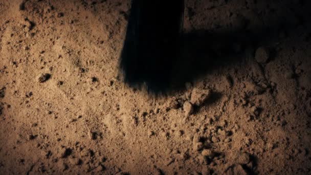 Αρχαία Εβραϊκά Σκάλισμα Αποκαλύφθηκε Κάτω Από Την Άμμο — Αρχείο Βίντεο