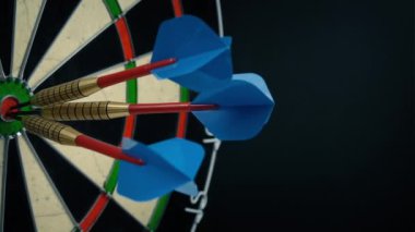 Hedefe Üç Dart