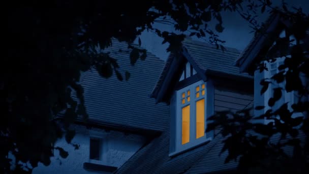 Casa Ventana Techo Con Luz Encendida Noche — Vídeos de Stock