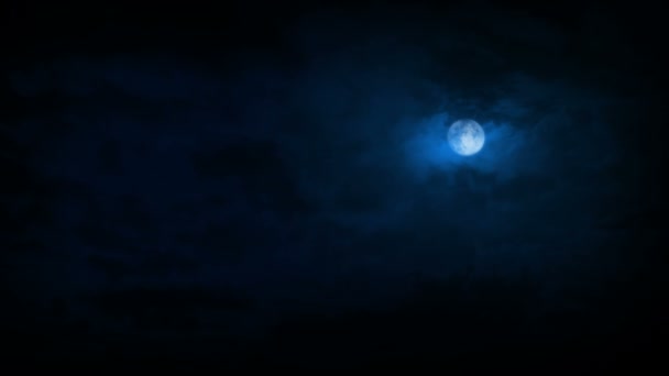 Luna Con Nubes Pasajeras Noche Tiro Ancho — Vídeos de Stock