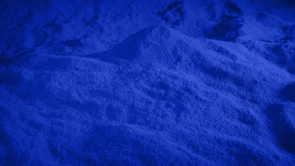 Grote Blue Powder Pile Circling Shot — Stockvideo