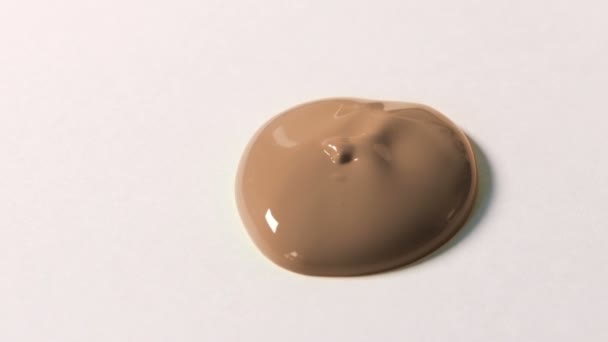 Brown Blob Tombe Sur Surface Blanche — Video