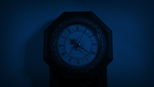 Vintage Zegar Ścienny Nocy — Wideo stockowe