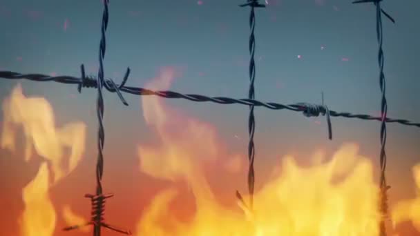 火災の移動ショットで有刺鉄線フェンス — ストック動画