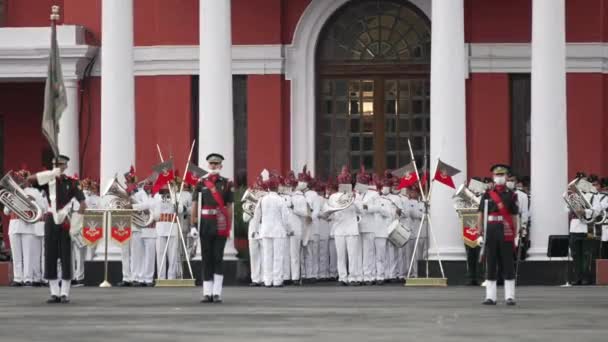 Indiase militaire academie IMA deelt parade 2021 uit. — Stockvideo