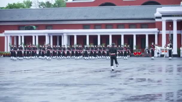 Indische Militärakademie IMA verzichtet auf Parade 2021. — Stockvideo