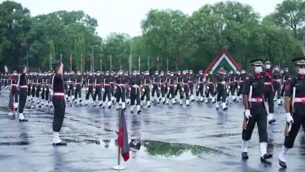 インド陸軍士官学校IMA 2021パレードを通過. — ストック動画