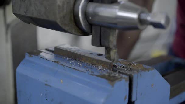 Máquina de corte de ferro — Vídeo de Stock