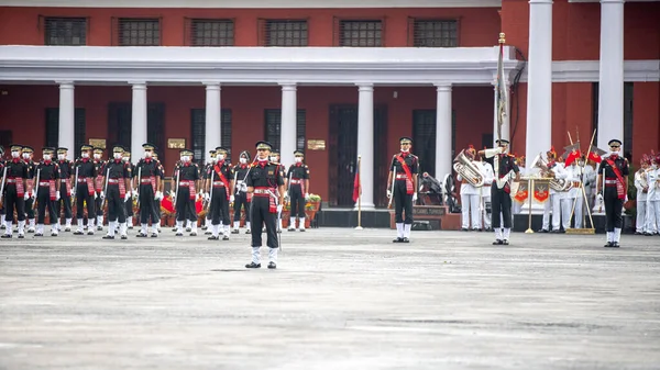 Indiase militaire academie IMA deelt parade 2021 uit. — Stockfoto