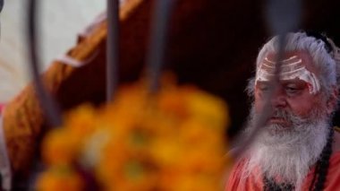 Hint Azizleri geleneksel Yog Mudra yöntemleriyle