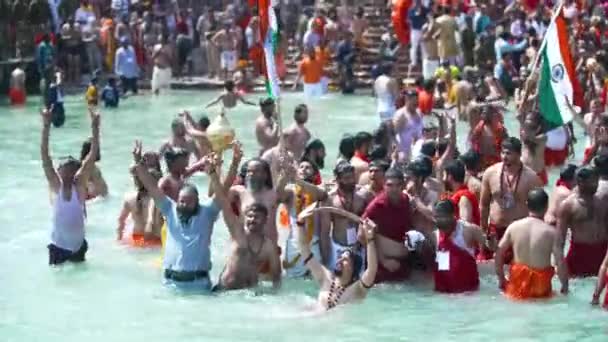 Un plongeon de spiritualité et de foi, Maha Kumbh 2021 — Video